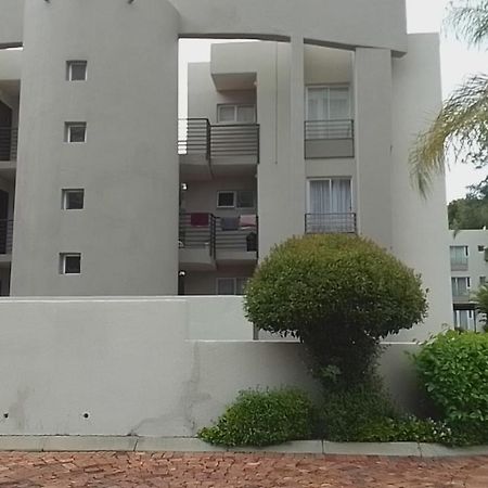 The Apartment On Katherine Street In Central Sandton Johannesburg Esterno foto